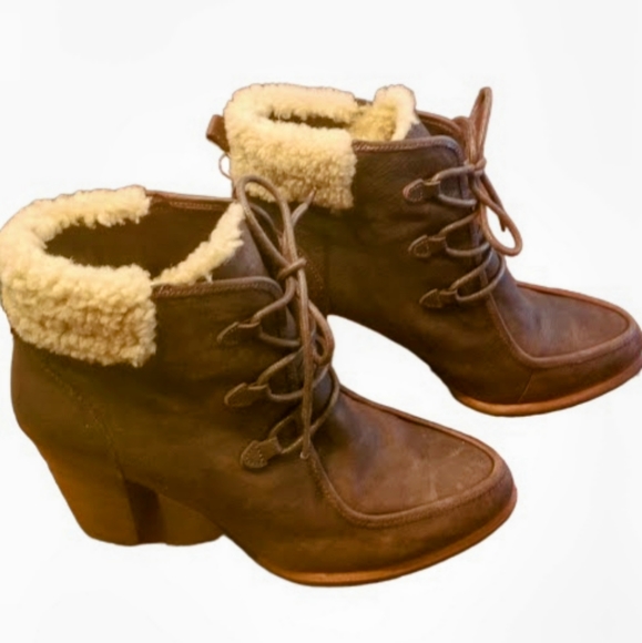 💞EUC💞 | UGG Australia | Analise Lace Up 3½" Heeled Booties - Picture 10 of 16